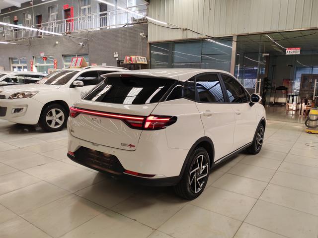 哪吒汽车 哪吒AYA 2024 汽车图片 #8