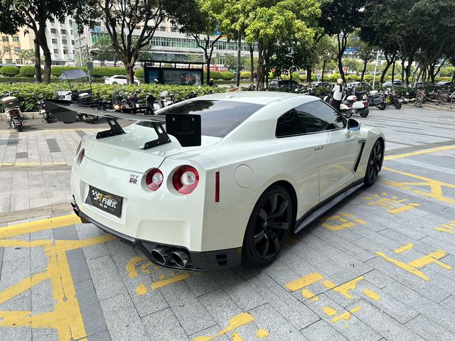 日产 日产GT-R 2010 汽车图片 #8