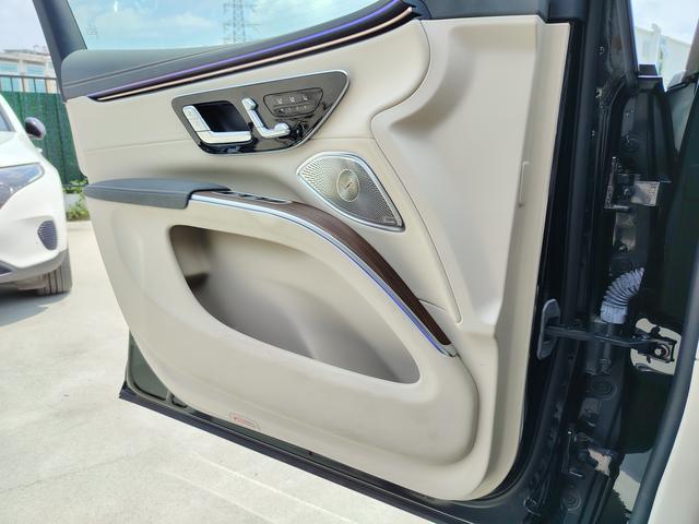 Mercedes-Benz EQS SUV 2023 imagem de carro #8