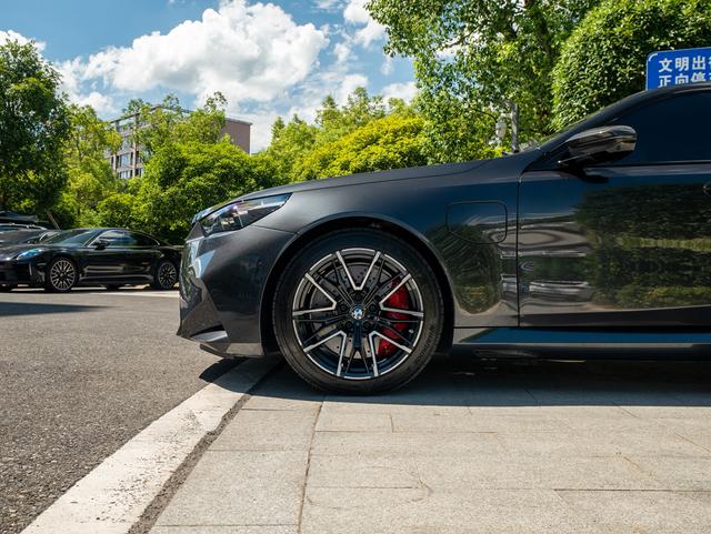 BMW M5 New Energy 2025 car image #8