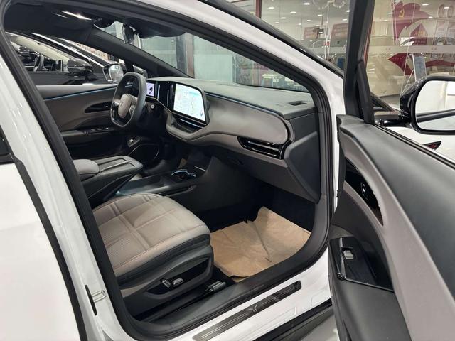 HongQi EH7 2025 #8 HongQi EH7 2025 car image #8