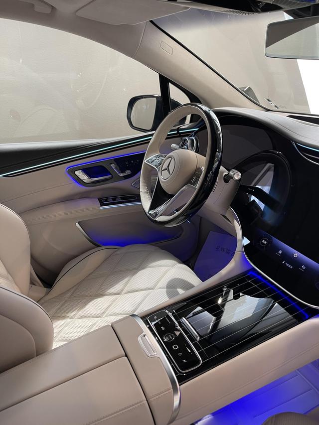 Mercedes-Benz MaybachEQS SUV #8 Mercedes-Benz MaybachEQS SUV immagine di auto #8