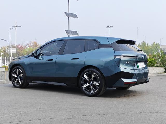 BMW iX 2023 immagine di auto #8