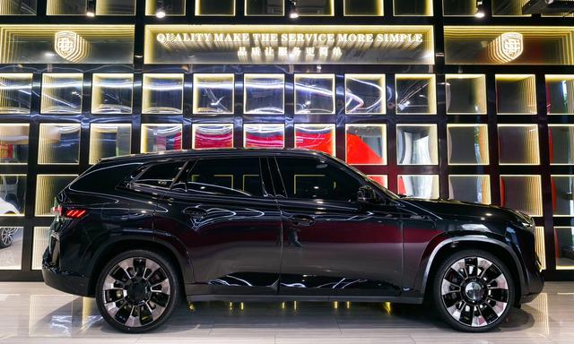 BMW XM 2024 car image #8