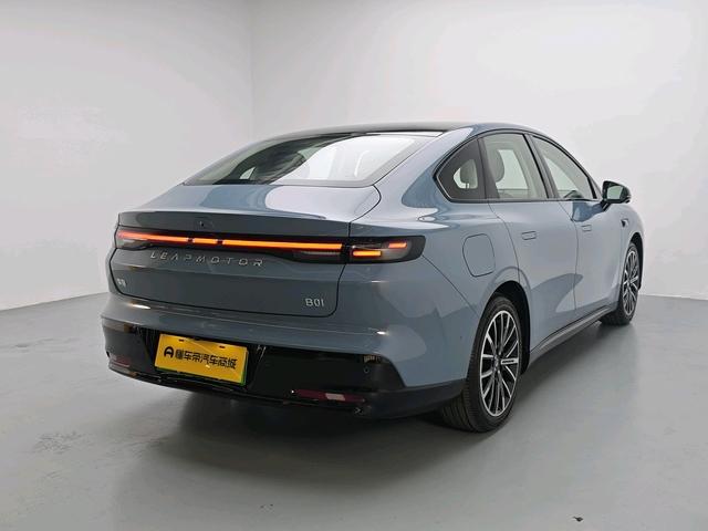 零跑汽车 零跑B01 2025 汽车图片 #8