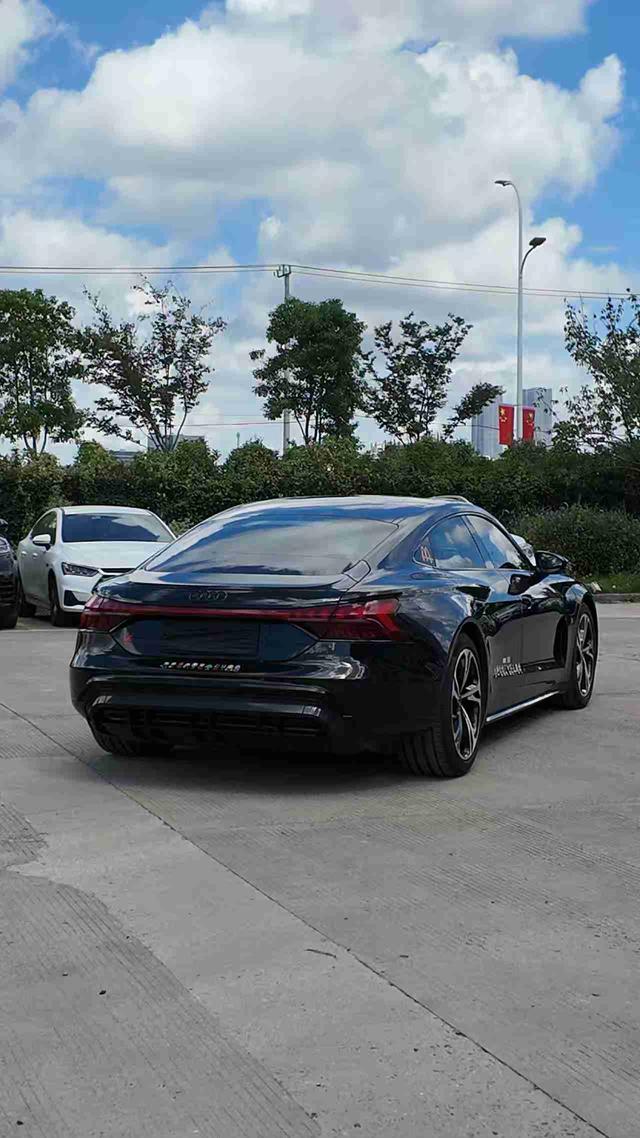 Audi RS e-tron GT 2024 car image #8