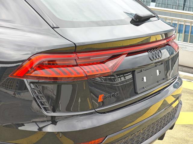 Audi RS Q8 car image #8