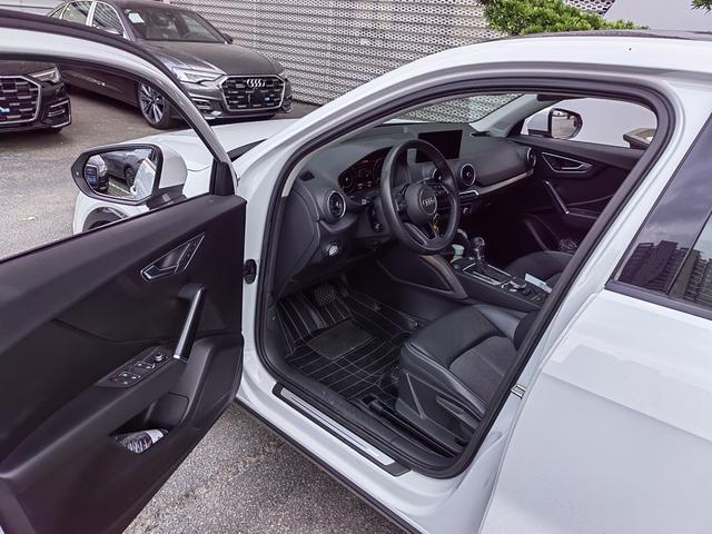 Audi Q2L e-tron 2020 car image #8