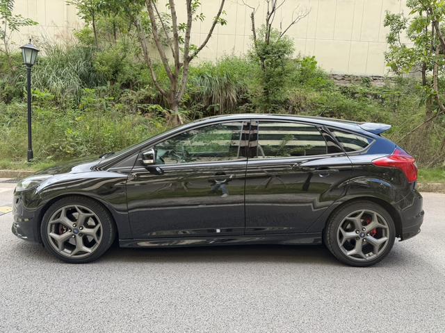 Ford Focus (Imported) 2013 #8 Ford Focus (Imported) 2013 صورة سيارة #8