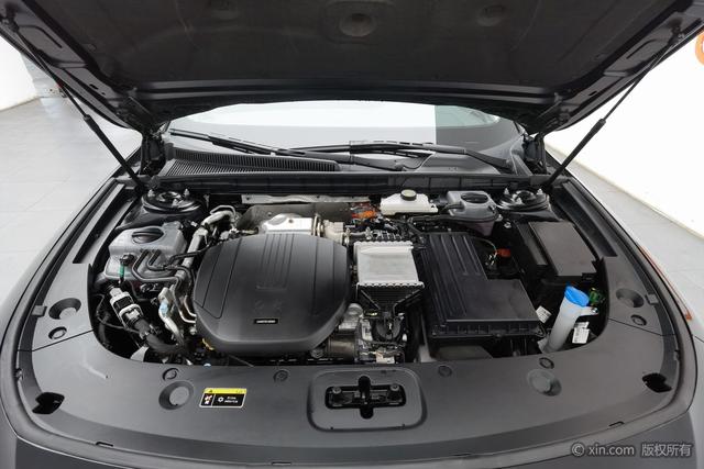 HongQi H5 PHEV 2025 #8 HongQi H5 PHEV 2025 car image #8