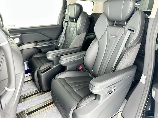 HongQi HQ9 PHEV 2025 #8 HongQi HQ9 PHEV 2025 car image #8