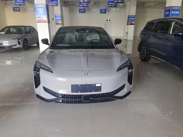 HongQi EH7 2025 #8 HongQi EH7 2025 car image #8