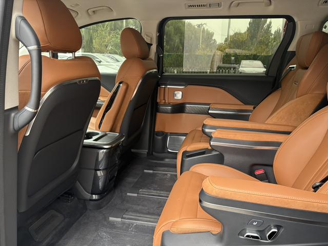 HongQi HQ9 PHEV 2024 #8 HongQi HQ9 PHEV 2024 car image #8