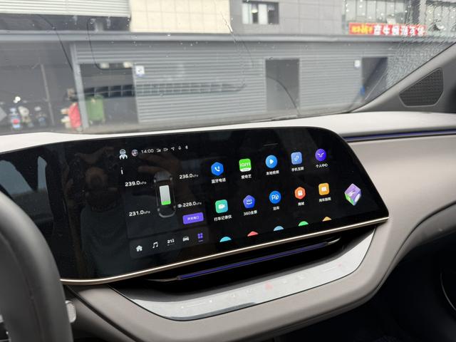 HongQi EH7 2024 #8 HongQi EH7 2024 car image #8