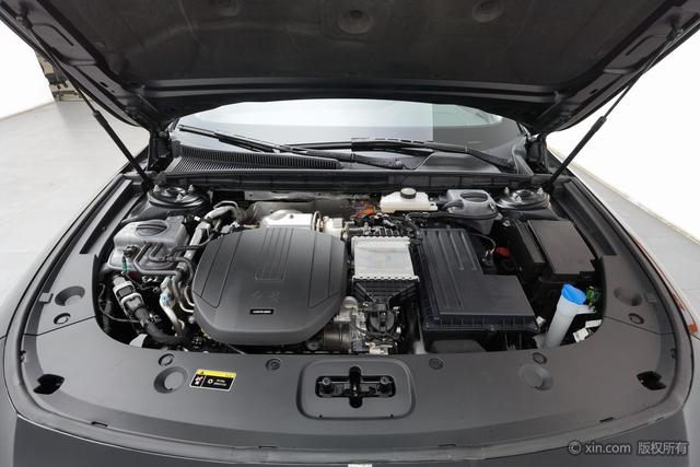 HongQi H5 PHEV 2025 #8 HongQi H5 PHEV 2025 car image #8