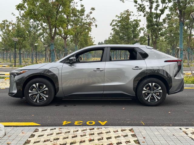 丰田 铂智4X 2024 汽车图片 #8