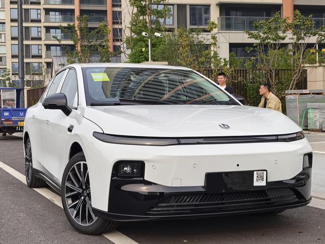 零跑汽车 零跑B01 2025 汽车图片 #8