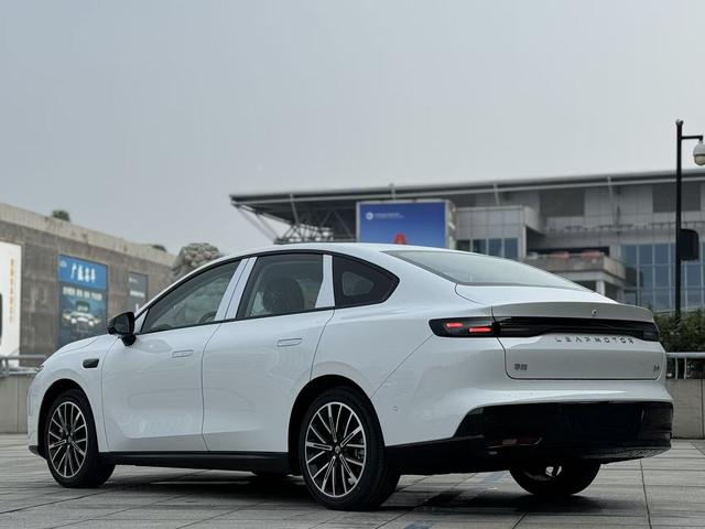 零跑汽车 零跑B01 汽车图片 #8