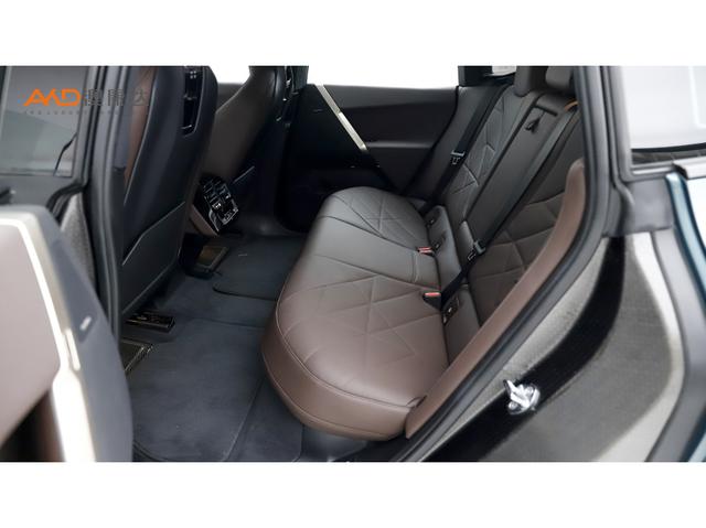 BMW iX 2023 car image #8