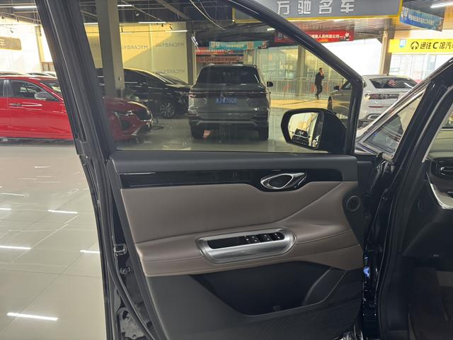 GAC Trumpchi E8 2024 imagem de carro #8