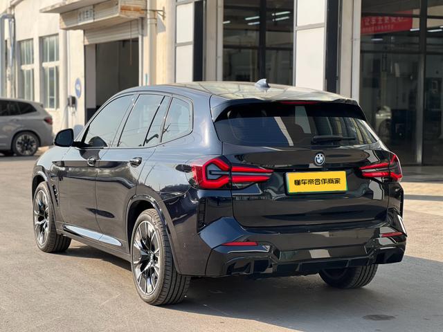 BMW iX3 2024 immagine di auto #8