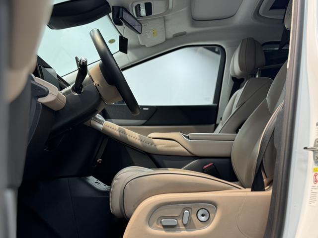 Xpeng X9 2024 immagine di auto #8