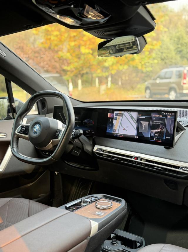 BMW iX 2022 car image #8