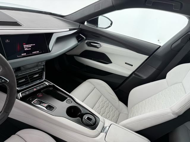 Audi e-tron GT 2024 #8 Audi e-tron GT 2024 صورة سيارة #8