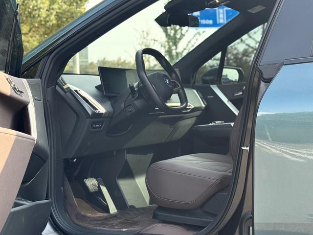 BMW iX 2024 car image #8