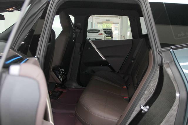 BMW iX 2023 car image #8
