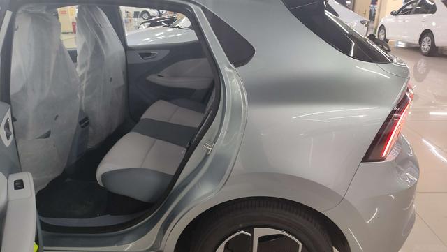 MG 4 EV 2025 immagine di auto #8