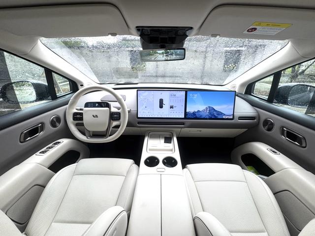 Li i8 2025 image de voiture #8