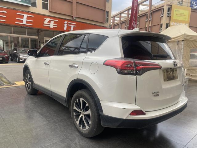 Toyota RAV4 Hybird E+ 2016 immagine di auto #8