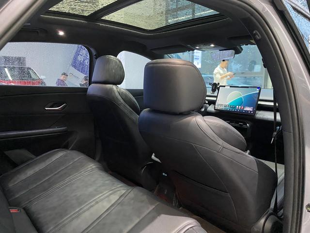 BYD e7 2025 car image #8