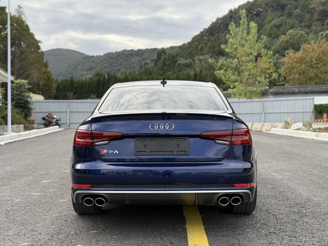 Audi S4 2019 car image #8