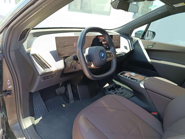 BMW iX 2023 car image #8