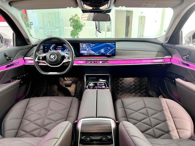 BMW M8 2023 car image #8