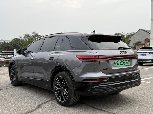 Audi Q5 e-tron 2023 immagine di auto #8