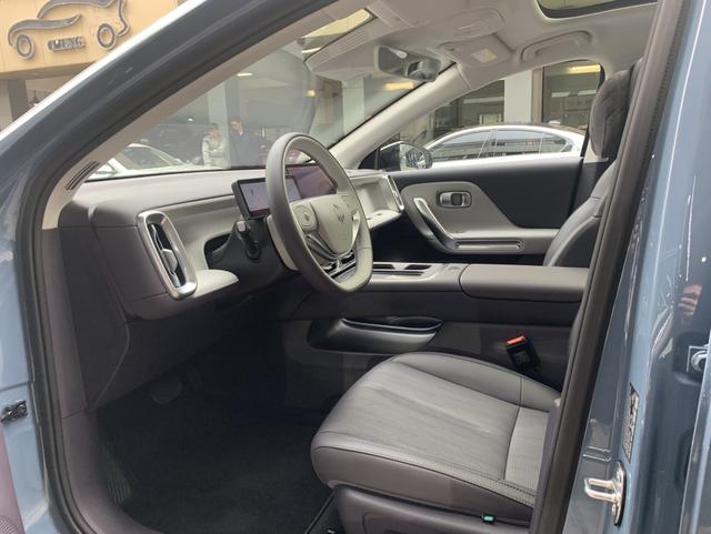 零跑汽车 零跑B01 2025 汽车图片 #8