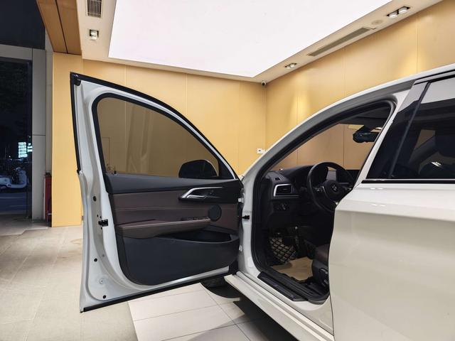 BMW i4 M50 2019 car image #8