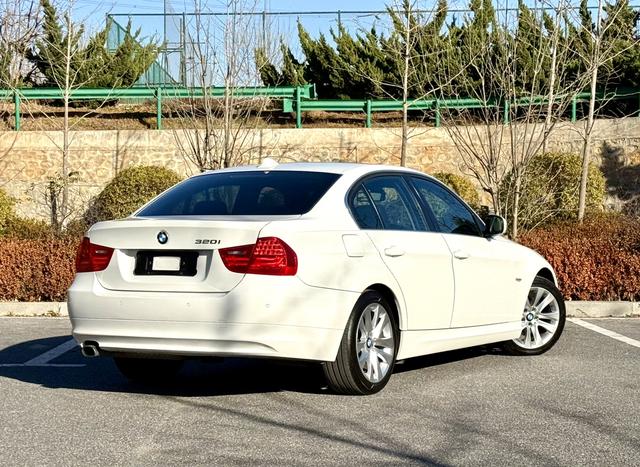 BMW i5 M60 2011 #8 BMW i5 M60 2011 car image #8