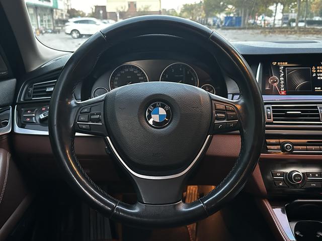 BMW i5 M60 2016 car image #8