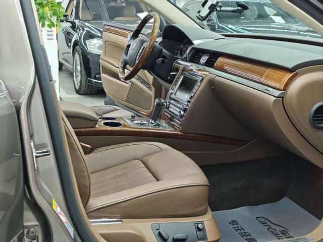 Volkswagen Pheaton 2011 immagine di auto #8