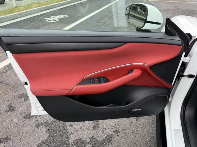 MI 2025 car image #8