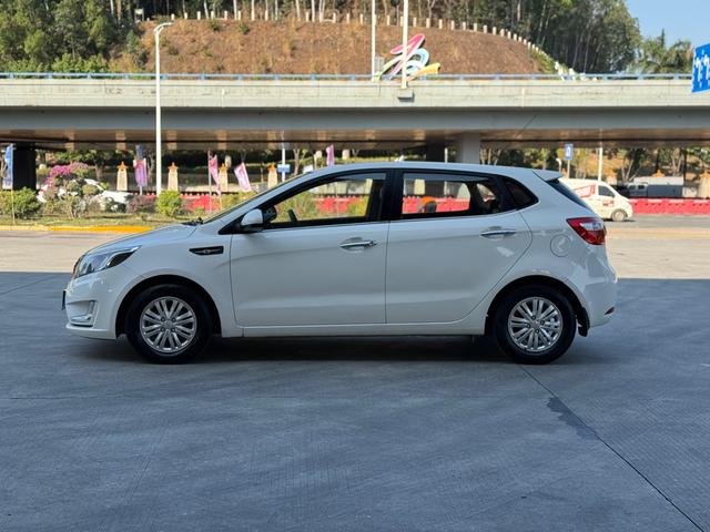 Kia K2 2014 car image #8