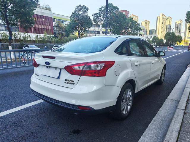 Ford Focus 2015 car image #8