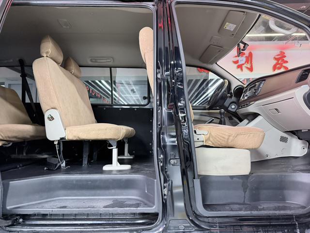 Forthing Lingzhi 2021 #8 Forthing Lingzhi 2021 car image #8