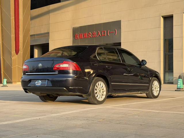 Skoda Superb 2012 car image #8