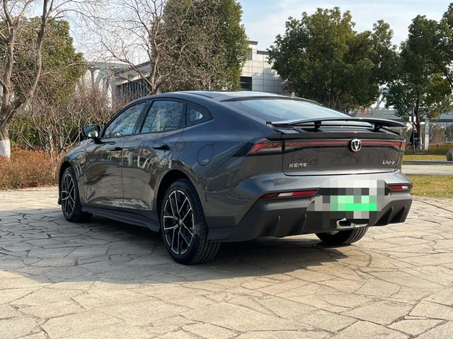 Changan UNI-V iDD 2024 car image #8