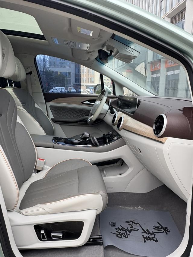 Forthing Yacht 2022 car image #8